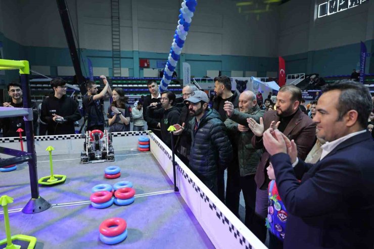 ARNAVUTKÖYLÜ ÖĞRENCİLER ABD’DEN DÜNYA ŞAMPİYONASI ÖDÜLÜYLE DÖNDÜ