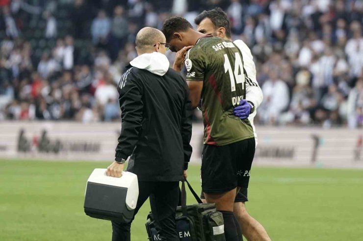 CHAMBERLAİN VE UDUOKHAİ OYUNA DEVAM EDEMEDİ