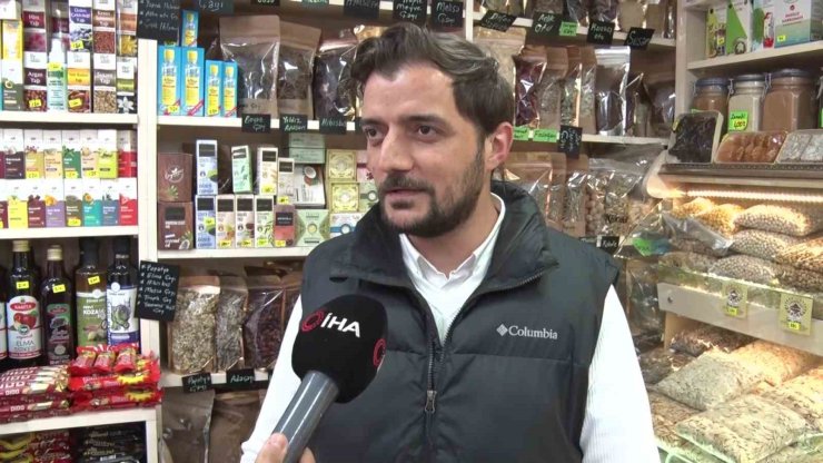 KADIKÖY’DE KURUYEMİŞÇİDEN DONDURMA HIRSIZLIĞI KAMERADA