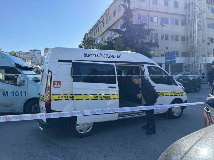 KAĞITHANE’DE BİR KİŞİNİN HAYATINI KAYBETTİĞİ FECİ KAZA KAMERADA