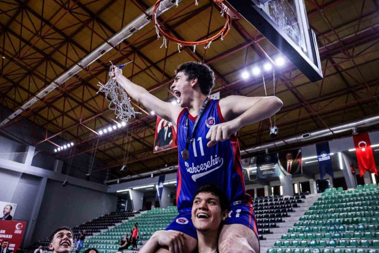 BAHÇEŞEHİR KOLEJİ, U16’DA ZİRVEDE