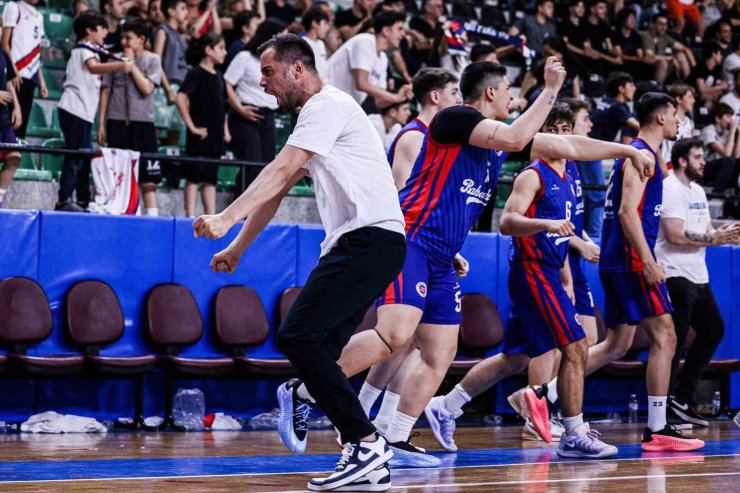 BAHÇEŞEHİR KOLEJİ, U16’DA ZİRVEDE