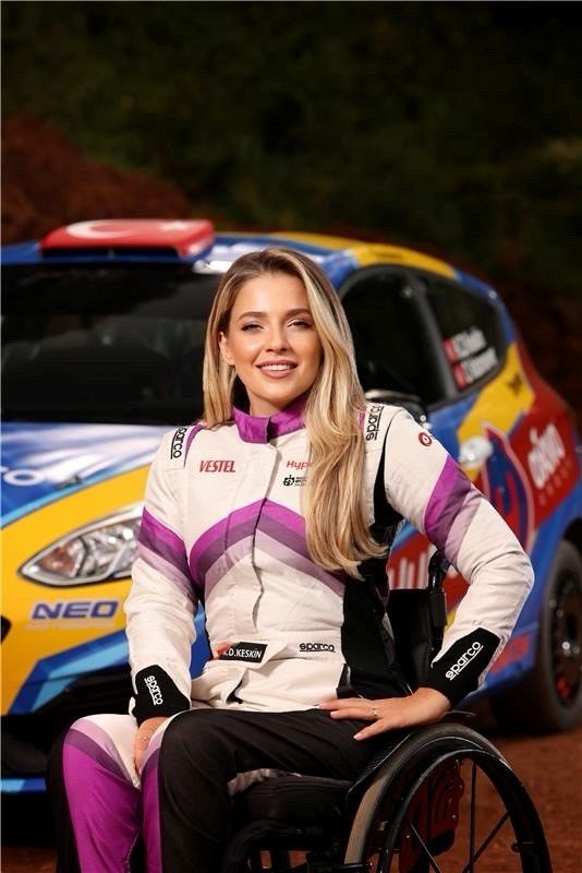 VESTEL’DEN KADIN RALLİ PİLOTU KÜBRA DENİZCİ KESKİN’E DESTEK