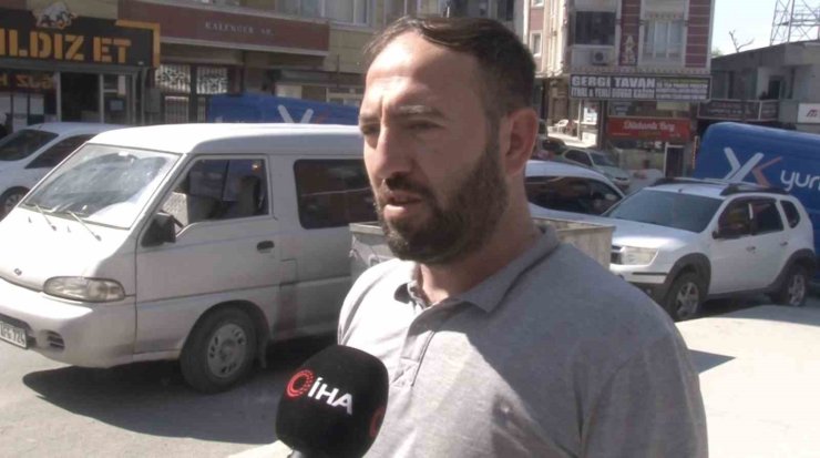 ARACINI ÇALMAYA ÇALIŞAN HIRSIZI SUÇÜSTÜ YAKALADI: O ANLAR KAMERADA