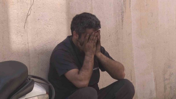 ATAŞEHİR’DE TAMİRHANEDE OTOMOBİL ALEV ALEV YANDI, DÜKKAN SAHİBİ GÖZYAŞLARINA BOĞULDU