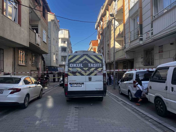 ESENYURT’TA SOKAKTA OYNARKEN SERVİS ARACININ ÇARPTIĞI ÇOCUK AĞIR YARALANDI