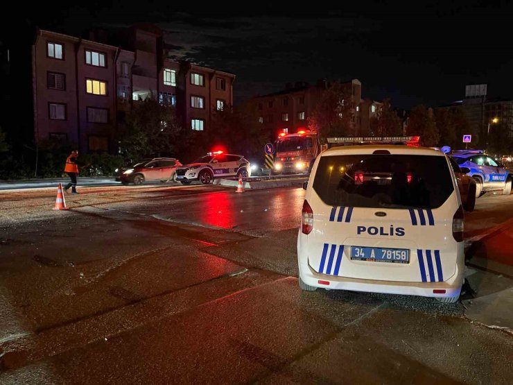 BAŞAKŞEHİR’DE İKİ ARAÇ KAFA KAFAYA ÇARPIŞTI: 5 YARALI