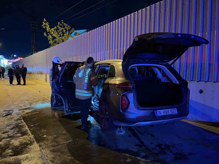 BAŞAKŞEHİR’DE İKİ ARAÇ KAFA KAFAYA ÇARPIŞTI: 5 YARALI