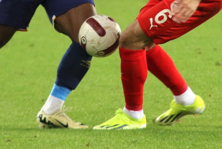 TÜRK FUTBOLUNUN KÖKLÜ TAKIMLARININ ÖNLEMEZ SERİ DÜŞÜŞÜ