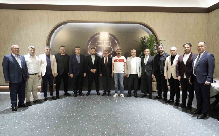 DURSUN ÖZBEK VE ERTUĞRUL DOĞAN DOSTLUK YEMEĞİNDE BİR ARAYA GELDİ
