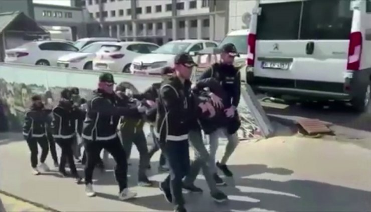 İSTANBUL’DA SOKAK ÇETELERİNE VE ONLARA SİLAH TEMİN EDEN SİLAH İMALATÇILARINA OPERASYON