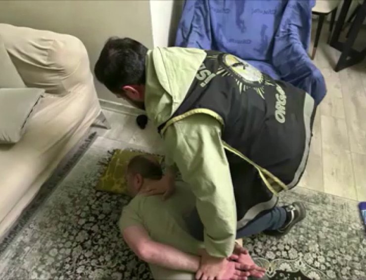 İSTANBUL’DA SOKAK ÇETELERİNE VE ONLARA SİLAH TEMİN EDEN SİLAH İMALATÇILARINA OPERASYON