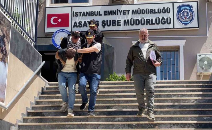 BEŞİKTAŞ’TA HARAÇ ALMAK İÇİN OTO GALERİYİ KURŞUNLADILAR: O ANLAR KAMERADA