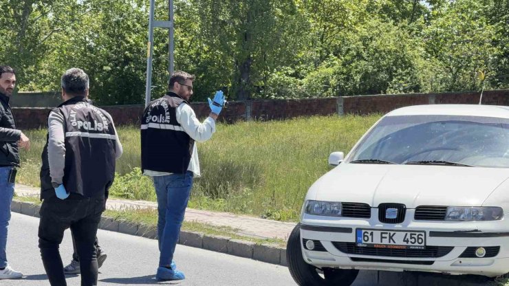 ARNAVUTKÖY’DE ALACAKLI OLDUKLARI KİŞİNİN ÖNÜNÜ KESİP KURŞUN YAĞDIRDILAR