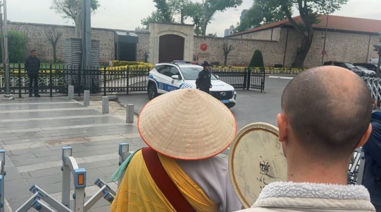 JAPON BARIŞ ELÇİSİ DOLMABAHÇE’DE DUA ETTİ