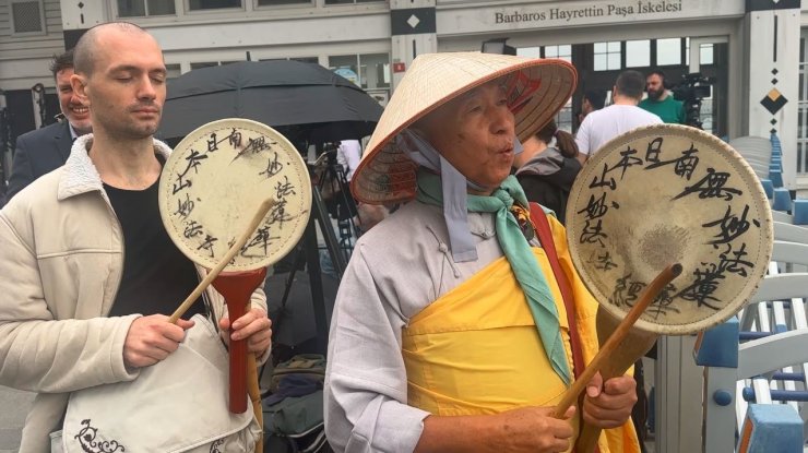 JAPON BARIŞ ELÇİSİ DOLMABAHÇE’DE DUA ETTİ