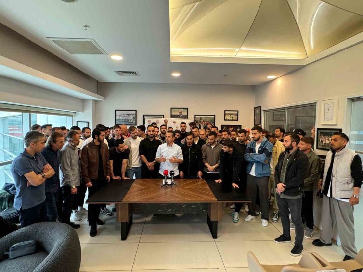 SAFFET AKYÜZ: "TFF 3. LİG’DE YAŞ KISITLAMASININ OLMAMASI GEREKTİĞİNE İNANIYORUZ"