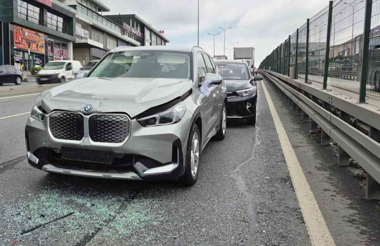 BEYLİKDÜZÜ’NDE DÜĞÜN KONVOYUNDA ZİNCİRLEME KAZA: 3 YARALI