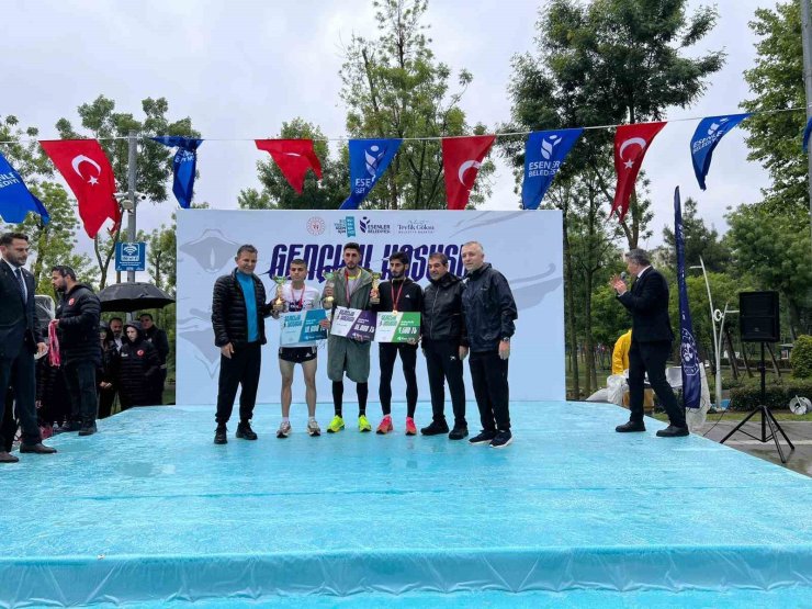 ESENLER’DE 19 MAYIS COŞKUSU: GENÇLİK KOŞUSU’NDA ŞAMPİYONLAR BELLİ OLDU