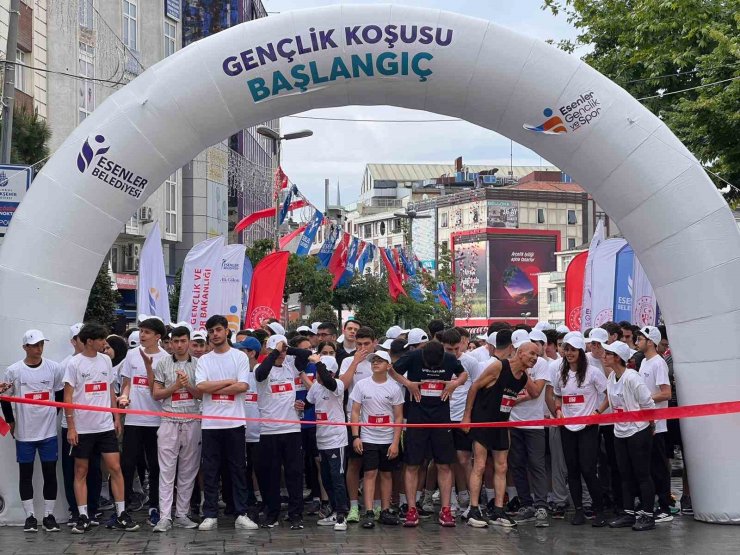 ESENLER’DE 19 MAYIS COŞKUSU: GENÇLİK KOŞUSU’NDA ŞAMPİYONLAR BELLİ OLDU