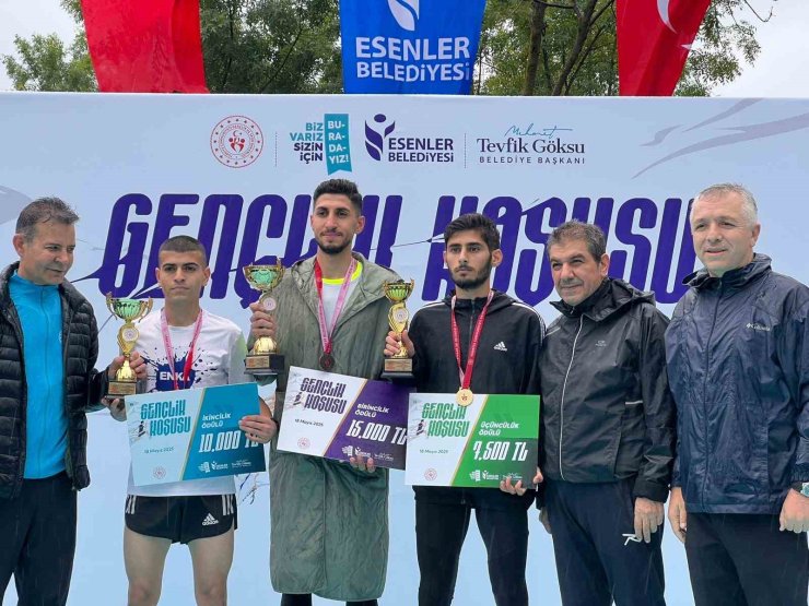 ESENLER’DE 19 MAYIS COŞKUSU: GENÇLİK KOŞUSU’NDA ŞAMPİYONLAR BELLİ OLDU