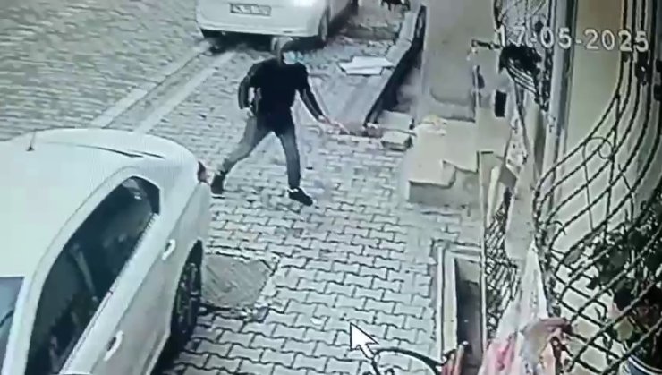 BOŞANMAK İSTEYEN EŞİNİN EVİNDE KEZZAPLA DEHŞET SAÇTI