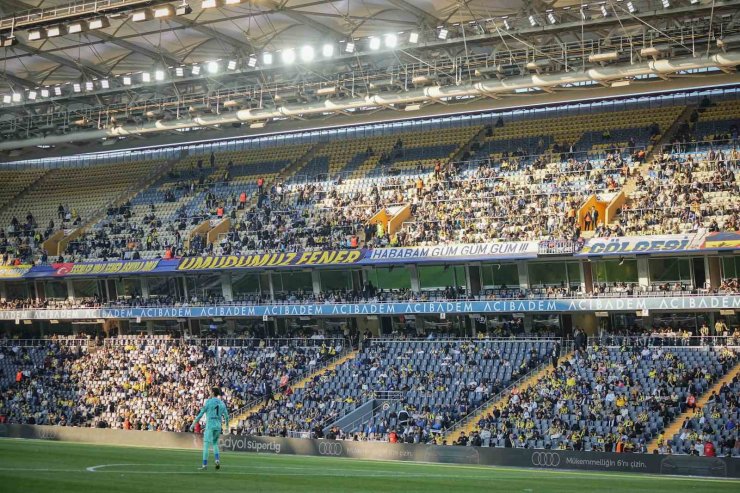 KADIKÖY’DE TRİBÜNLER BOŞ KALDI