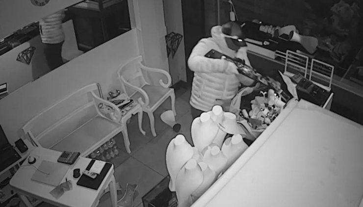 BAKIRKÖY’DE 10 MİLYON LİRALIK KUYUMCU SOYGUNU KAMERADA: 3 TUTUKLAMA