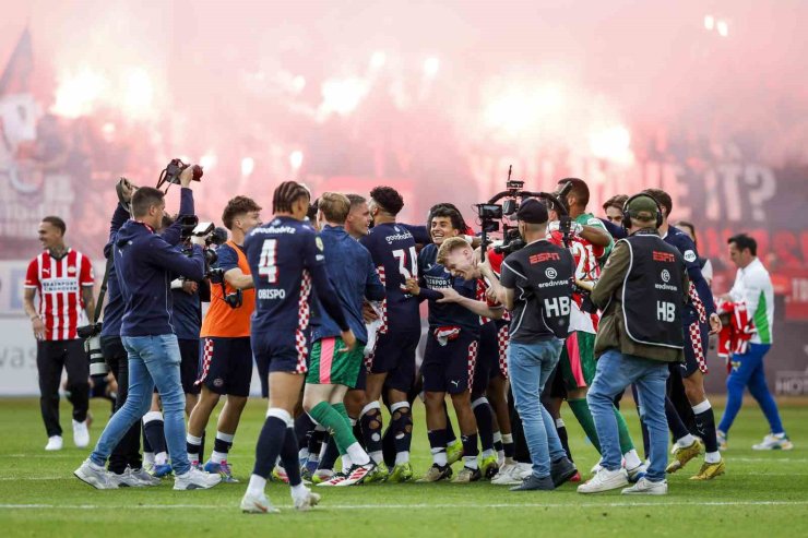 HOLLANDA’DA ŞAMPİYON PSV