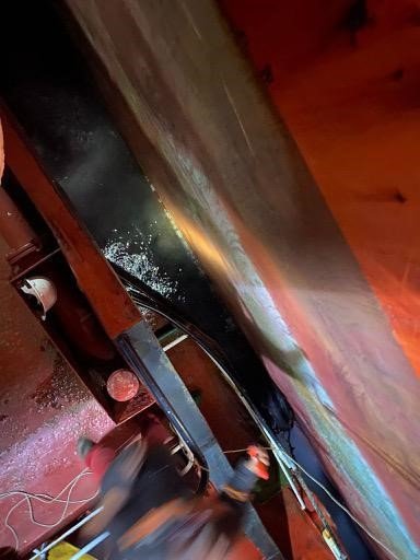 KÜÇÜKÇEKMECE’DE GEMİDEN SIZAN MADDE ENDİŞEYE NEDEN OLDU