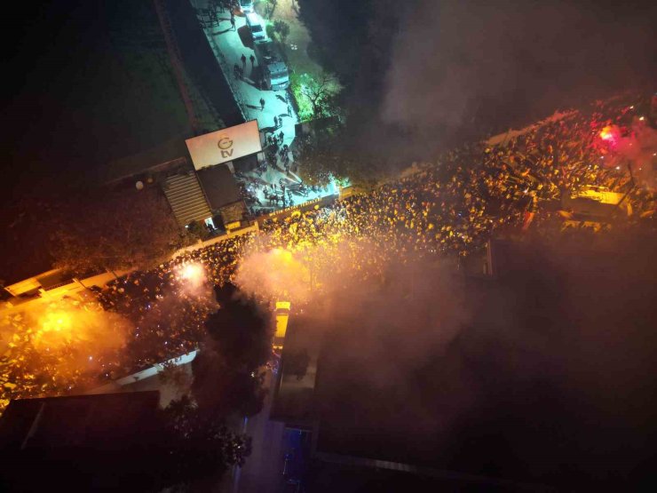 FLORYA’DA ŞAMPİYONLUK KUTLAMASI HAVADAN GÖRÜNTÜLENDİ