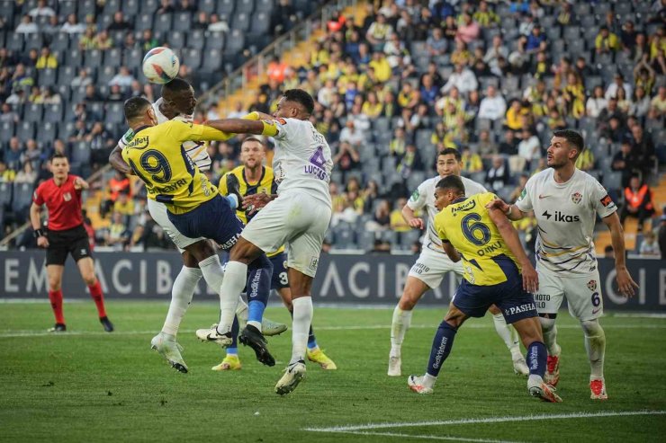 TRENDYOL SÜPER LİG: FENERBAHÇE: 1 - EYÜPSPOR: 0 (İLK YARI)