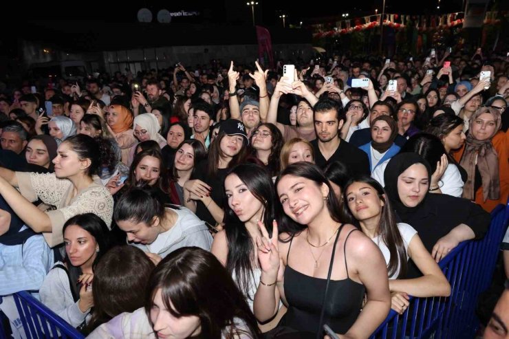 ÇEKMEKÖY GENÇLİK FESTİVALİ’NDE PERA RÜZGARI
