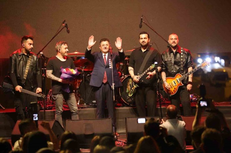 ÇEKMEKÖY GENÇLİK FESTİVALİ’NDE PERA RÜZGARI