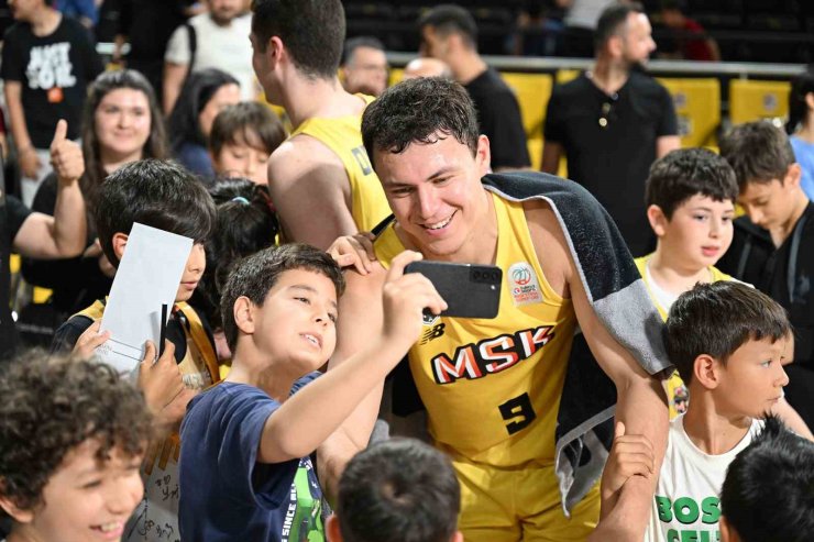 MSK ERKEK BASKETBOL TAKIMI, TARİHİNDE İLK KEZ AVRUPA’DA
