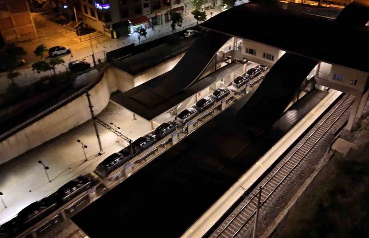 MARMARAY HATTINDAN GEÇEN ARAÇLARIN GECE YOLCULUĞU HAVADAN GÖRÜNTÜLENDİ