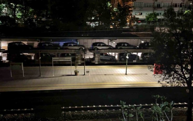 MARMARAY HATTINDAN GEÇEN ARAÇLARIN GECE YOLCULUĞU HAVADAN GÖRÜNTÜLENDİ
