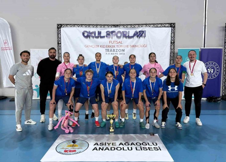 ASİYE AĞAOĞLU ANADOLU LİSESİ KIZ FUTSAL TAKIMI, DÜNYA KUPASI YOLCUSU