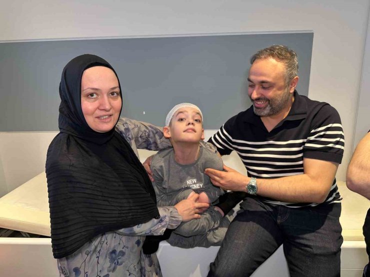 RUSYA’DA ÇARESİZ KALAN ÇOCUĞA TÜRK DOKTORLARDAN UMUT VEREN TEDAVİ