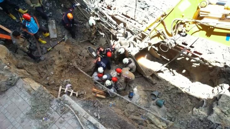 BAYRAMPAŞA’DA KANALİZASYON ÇALIŞMASINDA GÖÇÜK: 1 İŞÇİ KURTARILDI