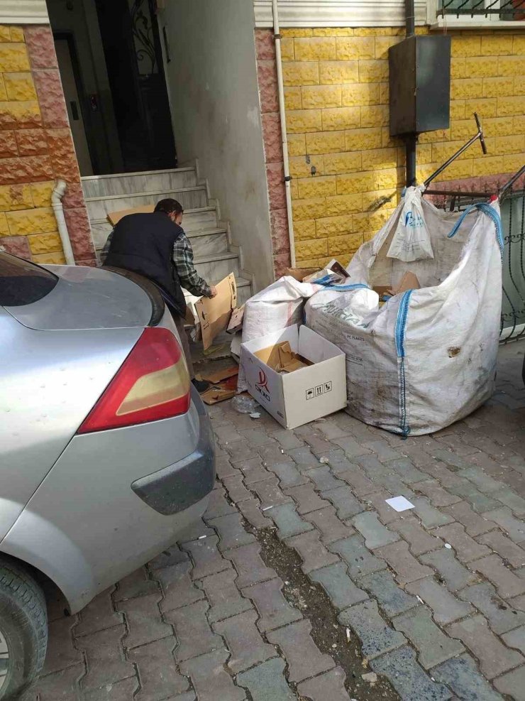 ESENYURT’TA YAŞLI ADAMIN ÇÖP EVİ 4’ÜNCÜ KEZ BOŞALTILDI