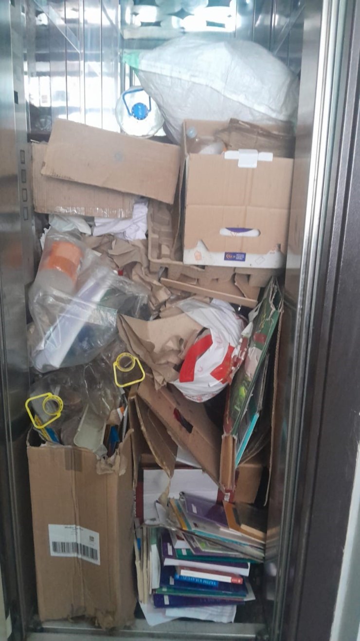 ESENYURT’TA YAŞLI ADAMIN ÇÖP EVİ 4’ÜNCÜ KEZ BOŞALTILDI