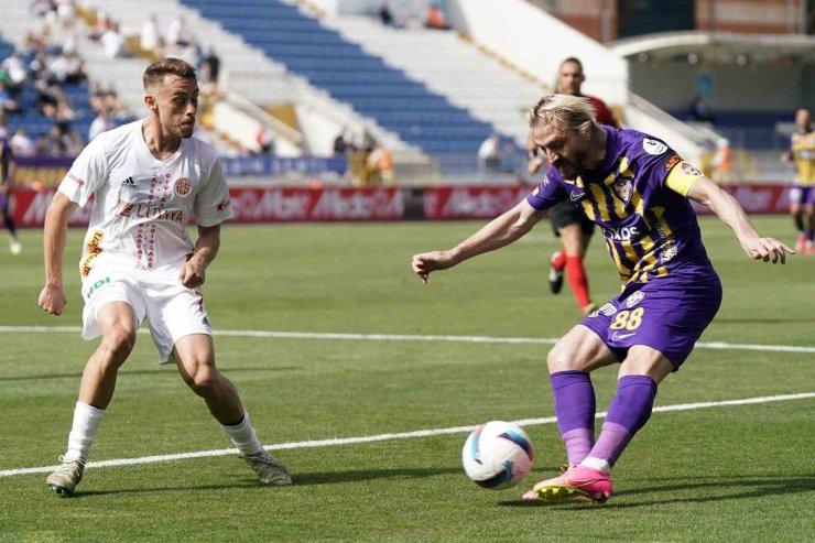 TRENDYOL SÜPER LİG: EYÜPSPOR: 2 - ANTALYASPOR: 0 (İLK YARI)