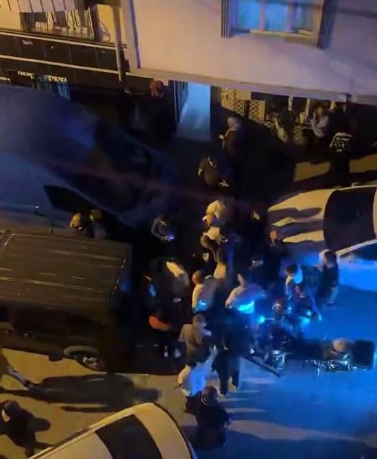 ESENYURT’TA KOMŞULAR ARASINDAKİ KÖPEK KAVGASINDA ORTALIK SAVAŞ ALANINA DÖNDÜ