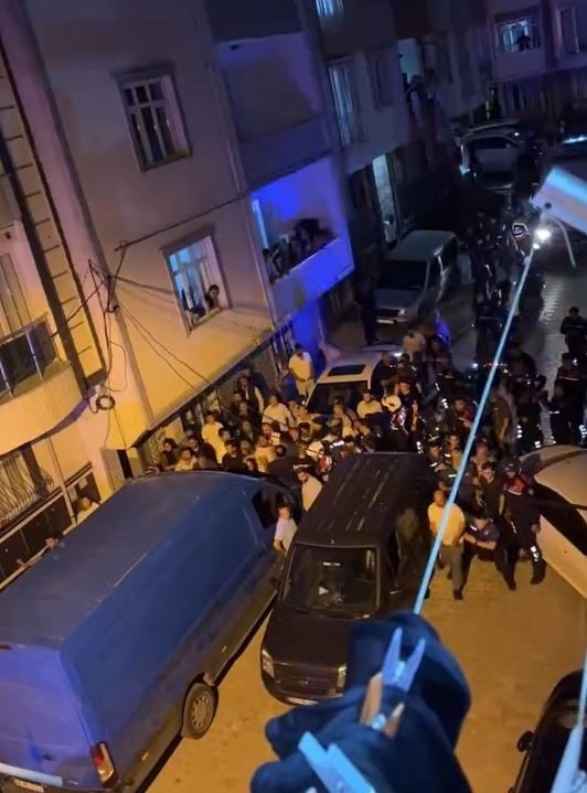 ESENYURT’TA KOMŞULAR ARASINDAKİ KÖPEK KAVGASINDA ORTALIK SAVAŞ ALANINA DÖNDÜ