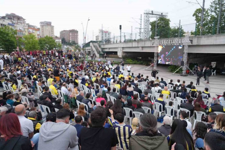 KARTAL’DA FENERBAHÇE’NİN EUROLEAGUE FİNAL MAÇI DEV EKRANDA İZLENDİ