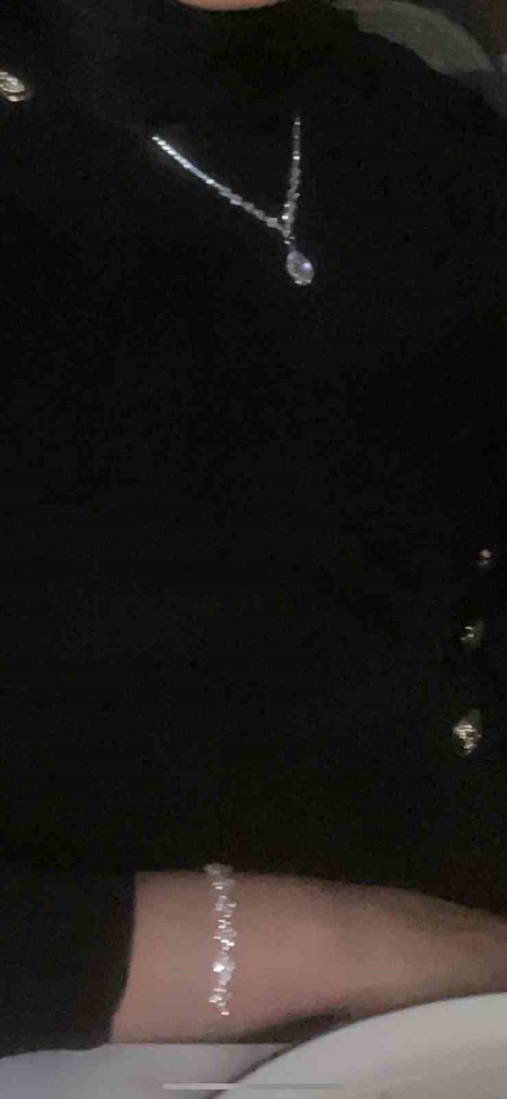 KARDEŞİNİN MEZUNİYET TÖRENİNE GİDERKEN ALTINLARINI KOMŞUSU ÇALDI