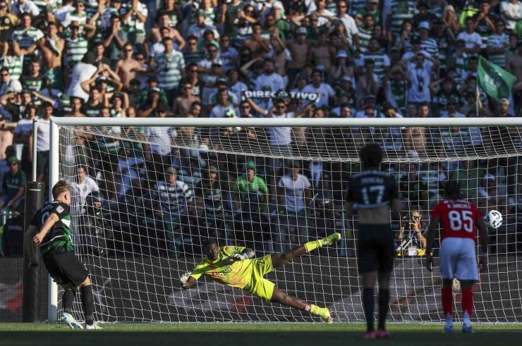 SPORTİNG’DEN ÇİFTE KUPA