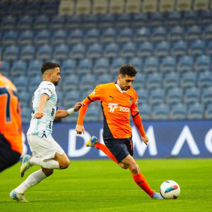 TRENDYOL SÜPER LİG: RAMS BAŞAKŞEHİR: 2 - ADANA DEMİRSPOR: 1 (İLK YARI)