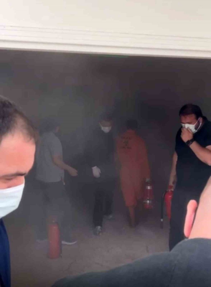 ÜSKÜDAR DEVLET HASTANESİ’NDE ECZA DEPOSUNDA YANGIN